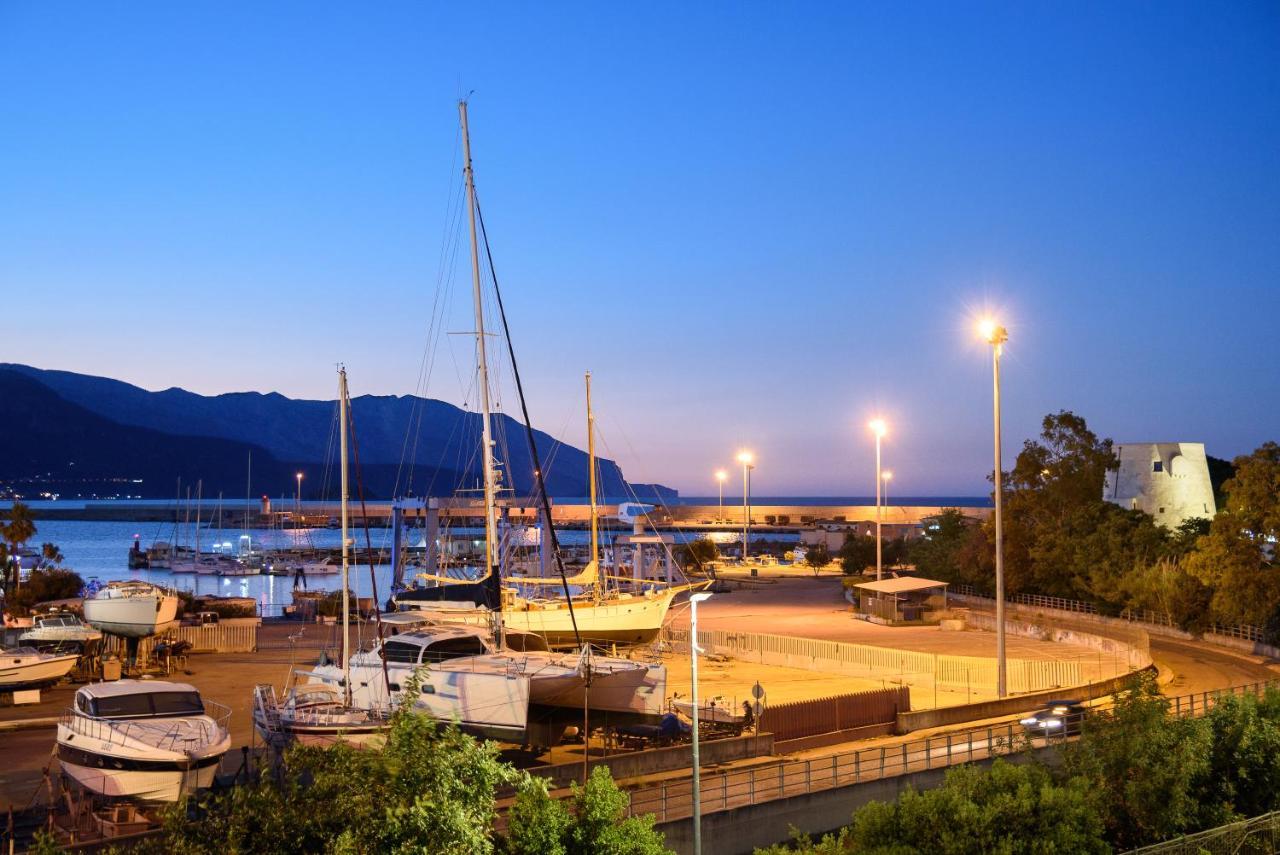 Apartamento Loft Lungomare Vista Mare E Monti Àrbatax Exterior foto